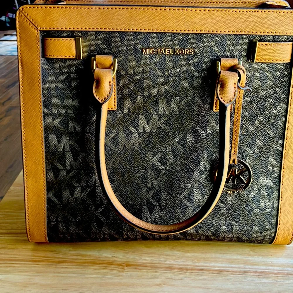 Michael Kors Satchel NWOT - Picture 1 of 6